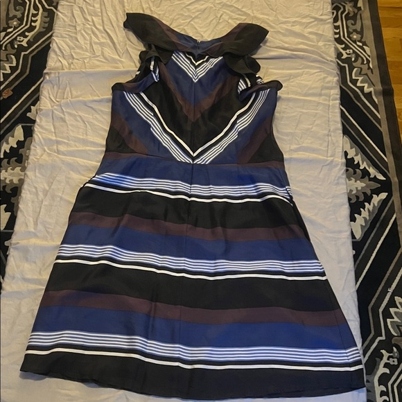 100% Silk Banana Republic Navy, Black, Brown, and White Sleeveless Dress - Picture 12 of 16